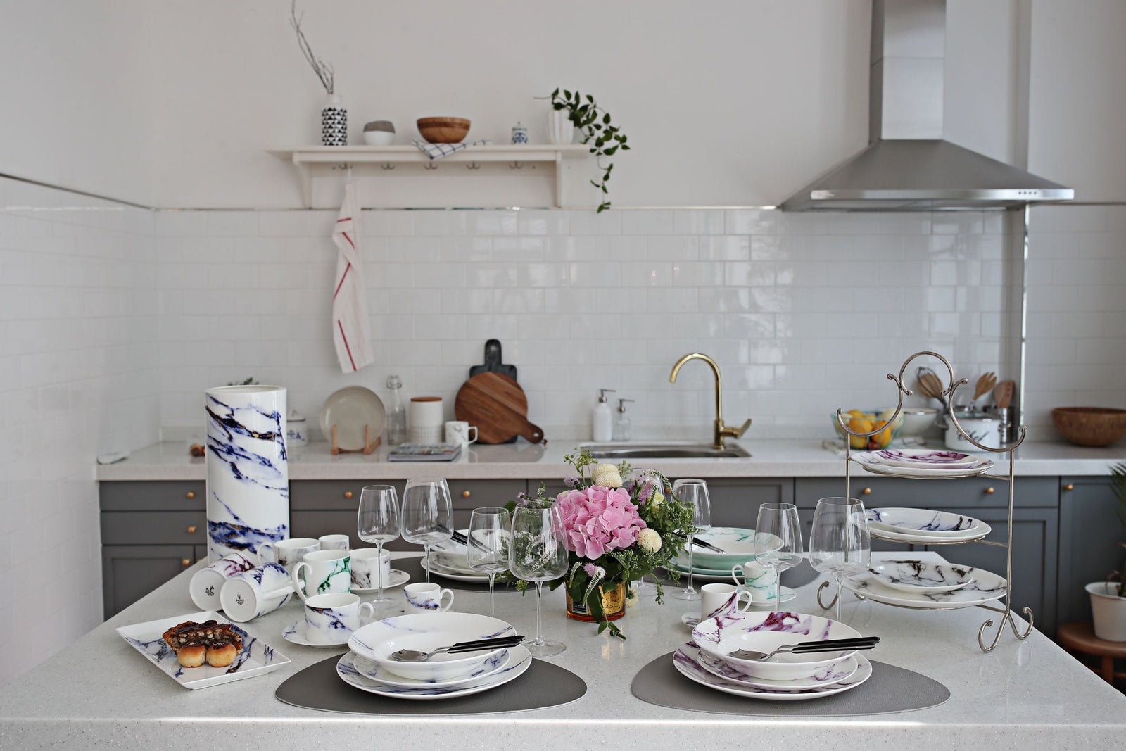 Prouna Marble Verde Salad/Dessert Plate White Background Photo