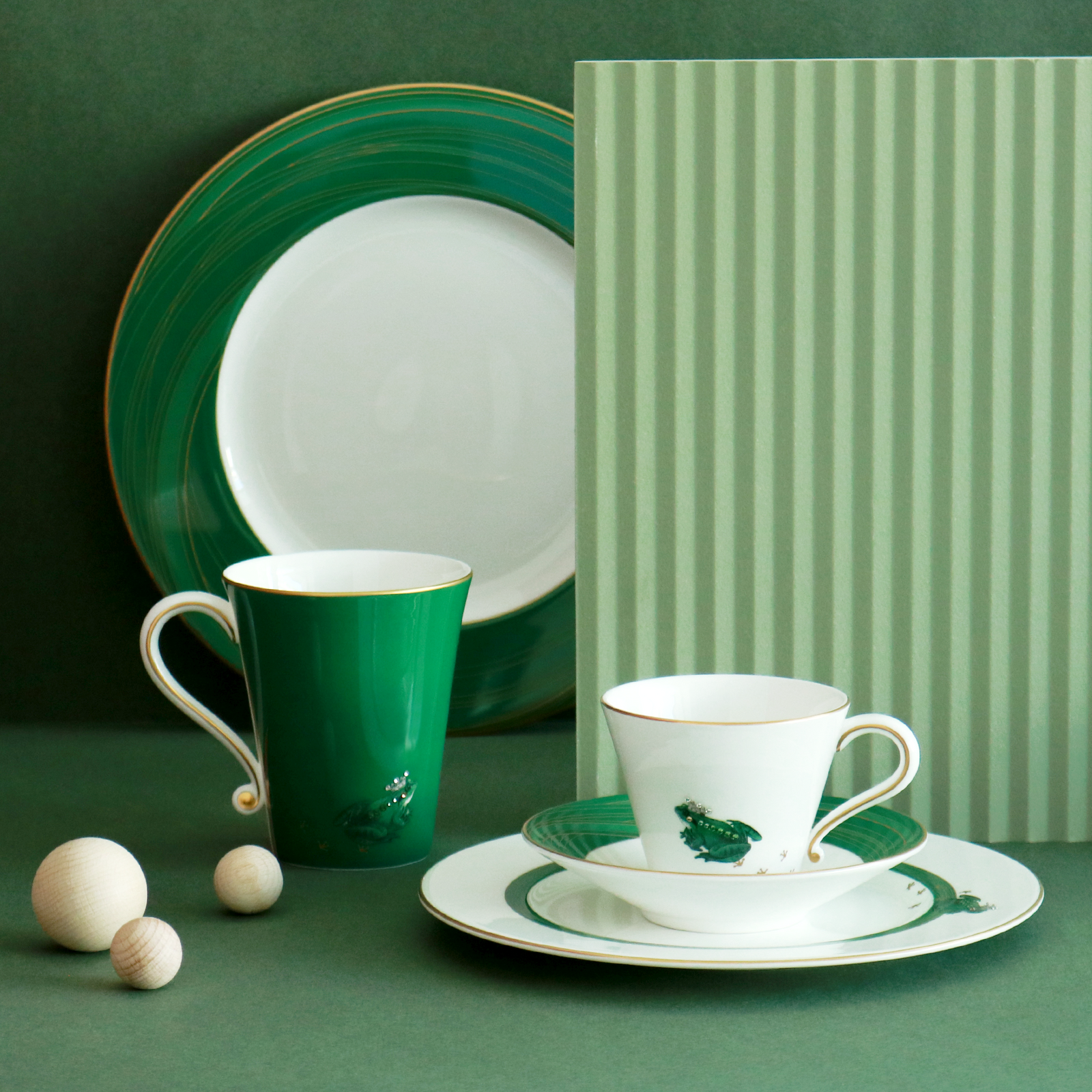 Prouna My Frog Prince Oval Jewelry Box White Background Photo