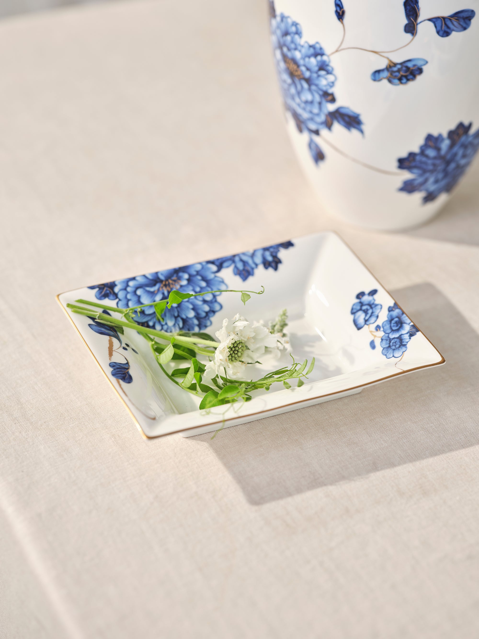 Prouna Emperor Flower Vide Poche / Jewelry Tray White Background Photo
