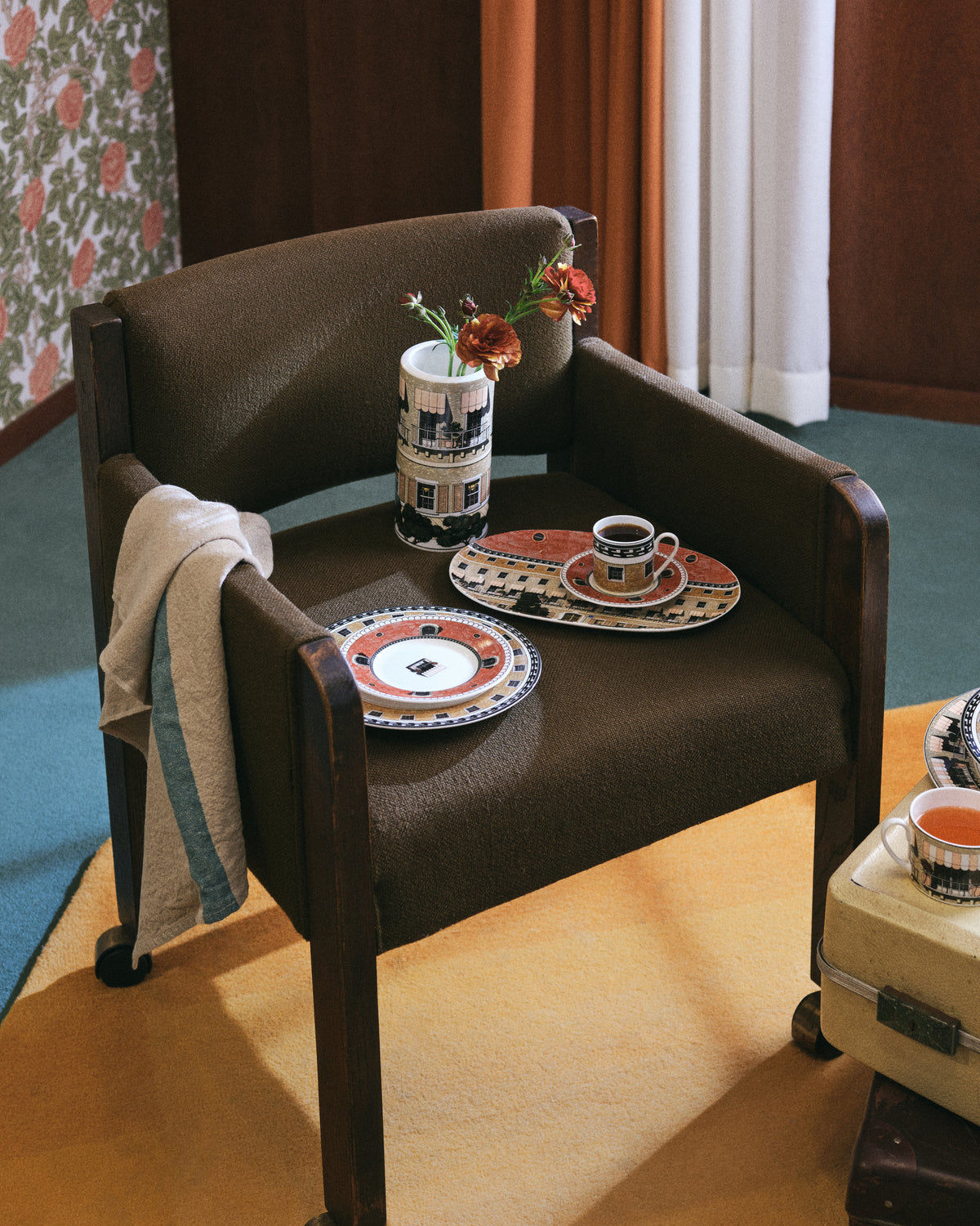 Hôtel Fantôme - 8" Plate A no lifestyle image