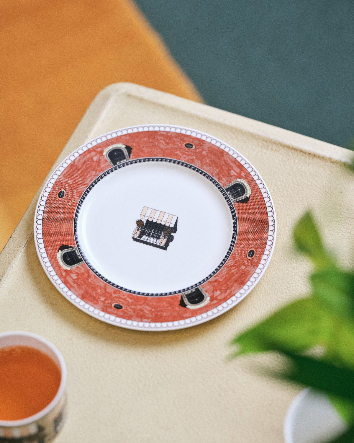 Hôtel Fantôme - 8" Plate A no lifestyle image