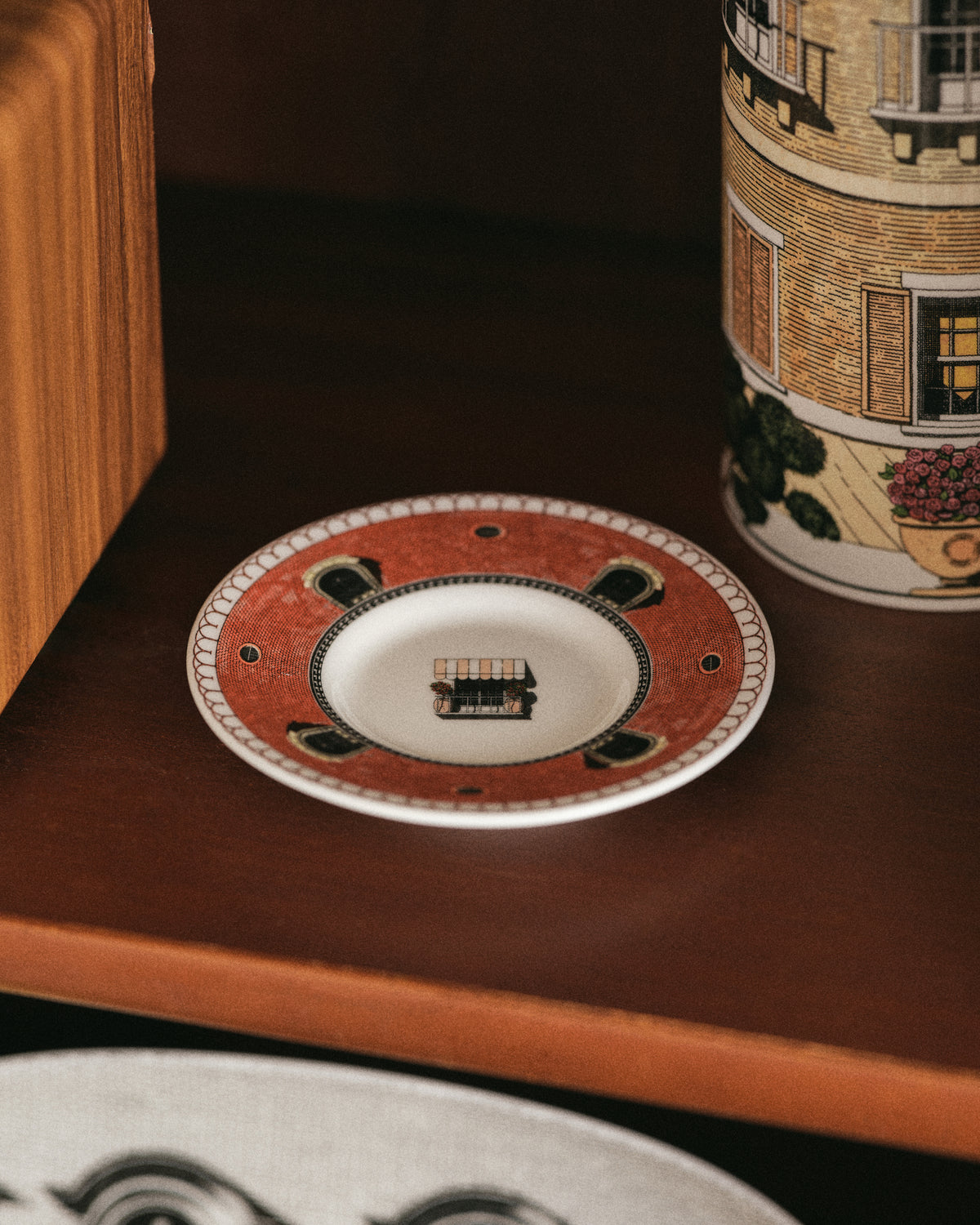 Hôtel Fantôme - 8" Plate A