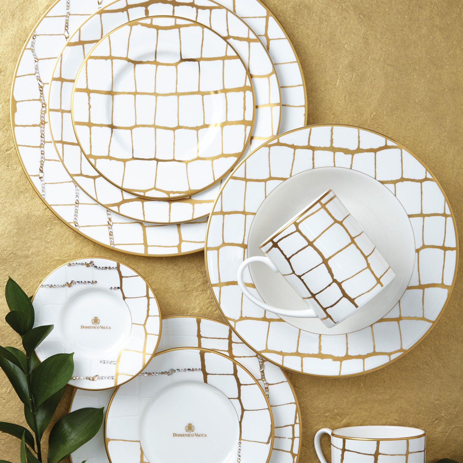 Alligator White & Gold Lifestyle Photo