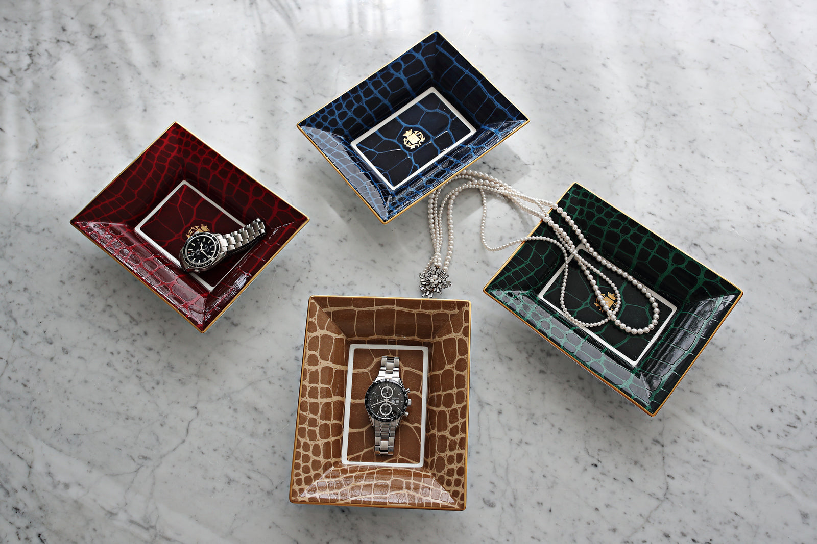 Prouna Alligator Ruby Vide Poche / Jewelry Tray White Background Photo