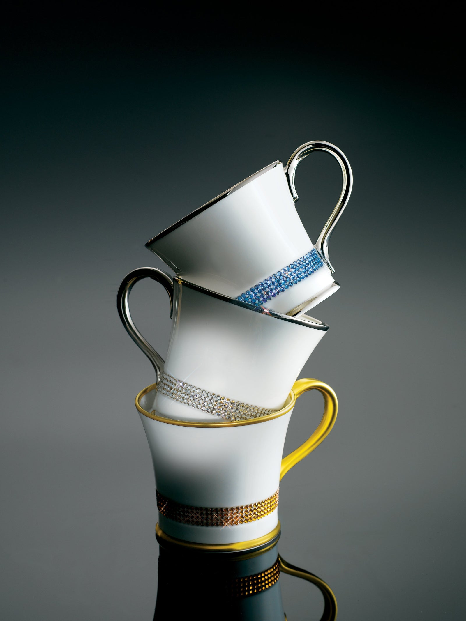 Prouna Chain Crystal Mug White Background Photo