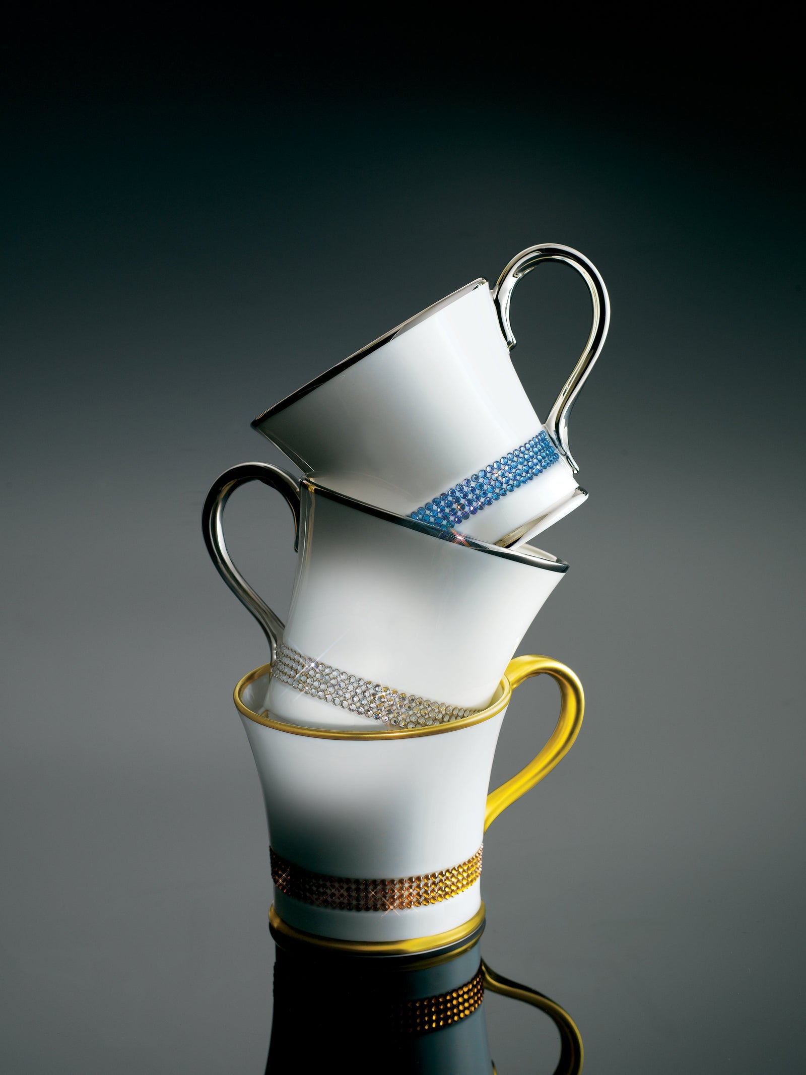 Prouna Chain Sapphire Mug White Background Photo