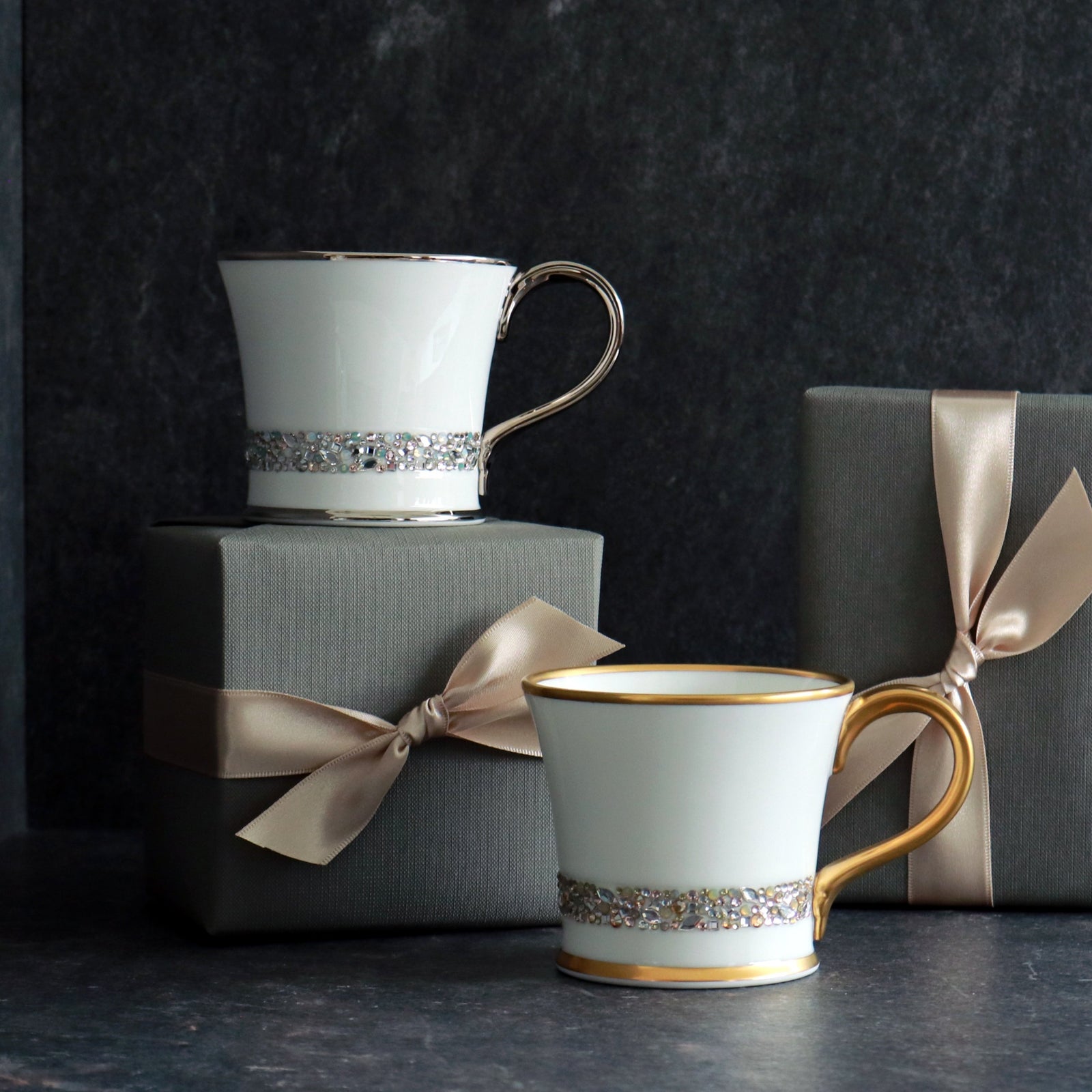 Prouna Chain Giovanni Gold Mug White Background Photo