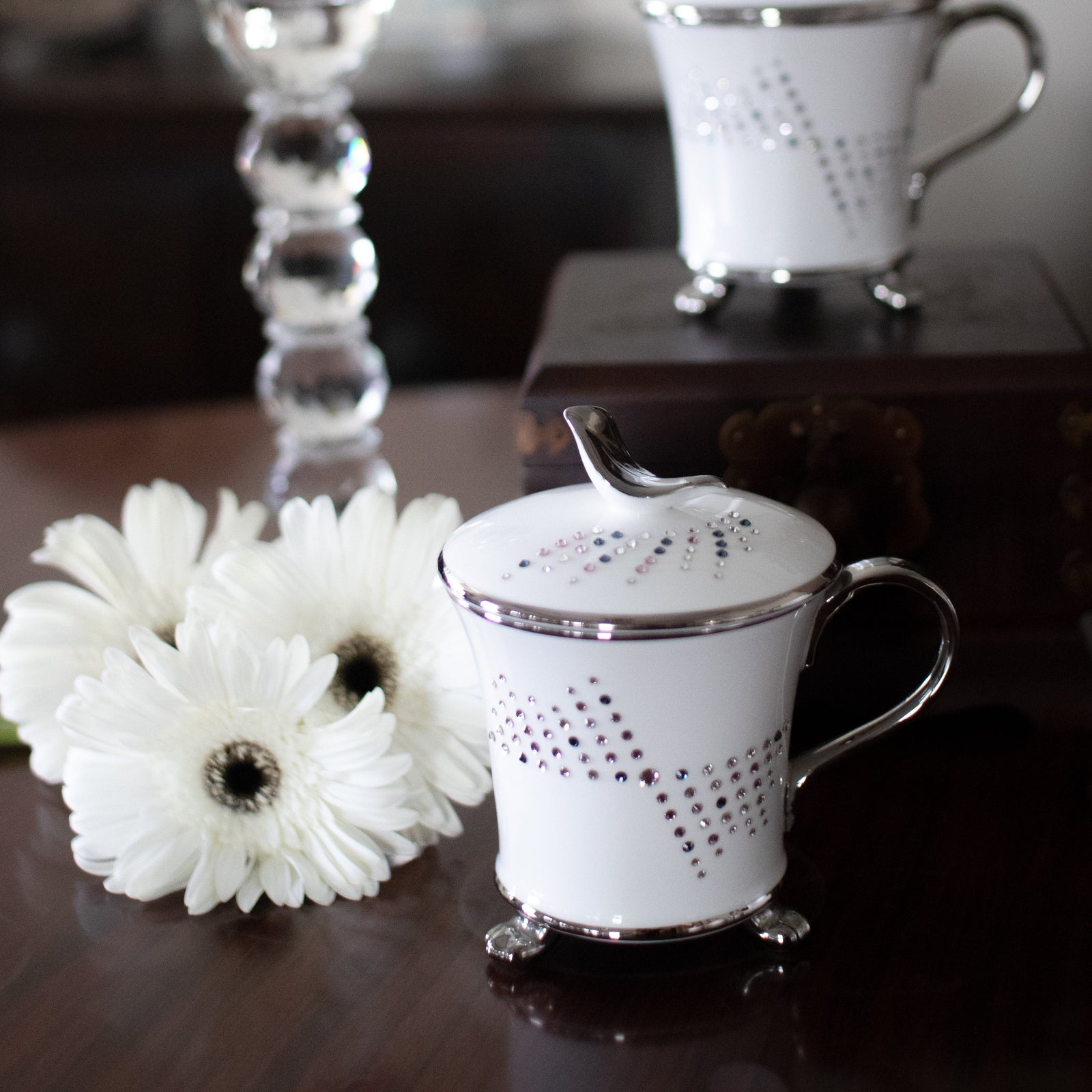 Prouna Chain Flamanco Covered Mug White Background Photo