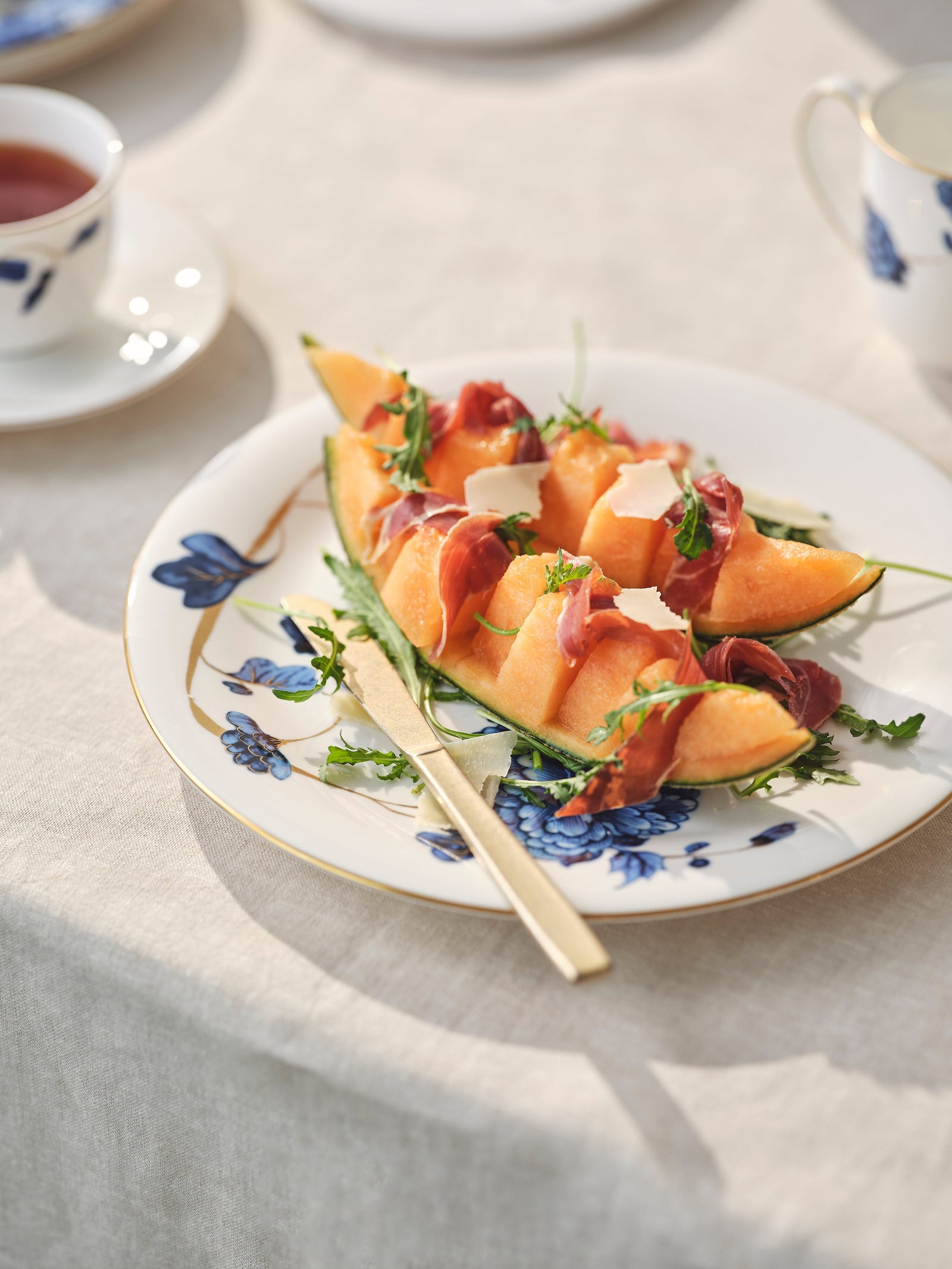 Prouna Emperor Flower Dinner Plate White Background Photo