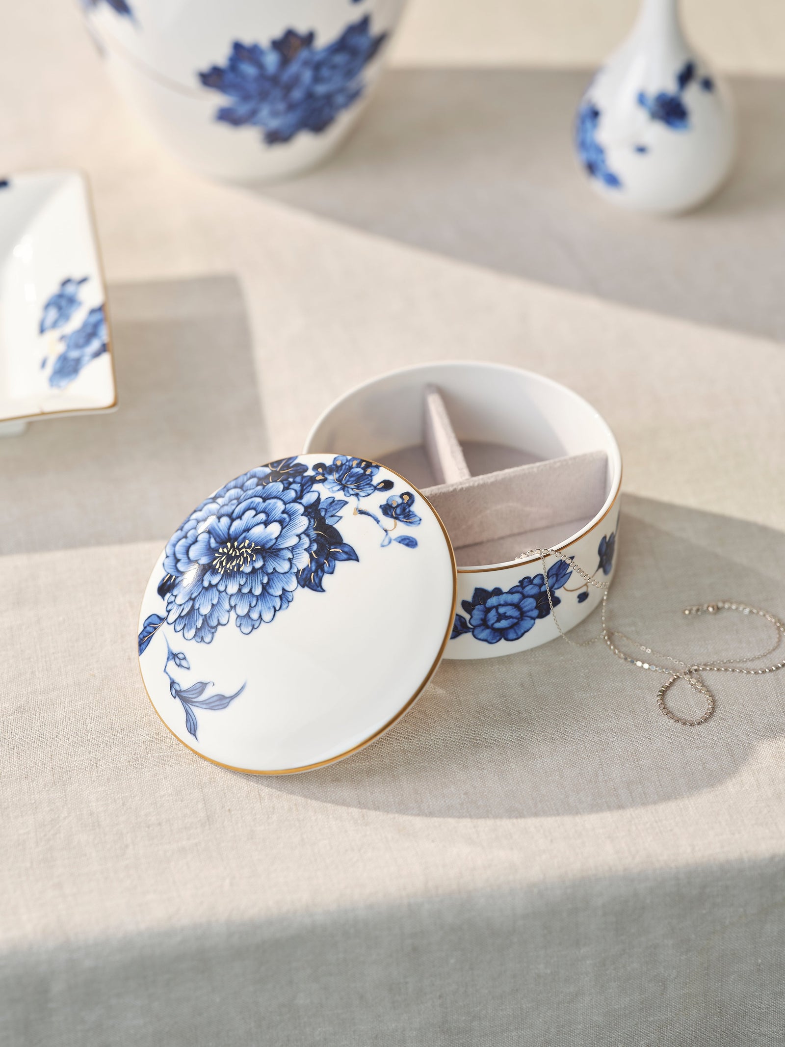 Prouna Emperor Flower Jewelry Box Open White Background Photo