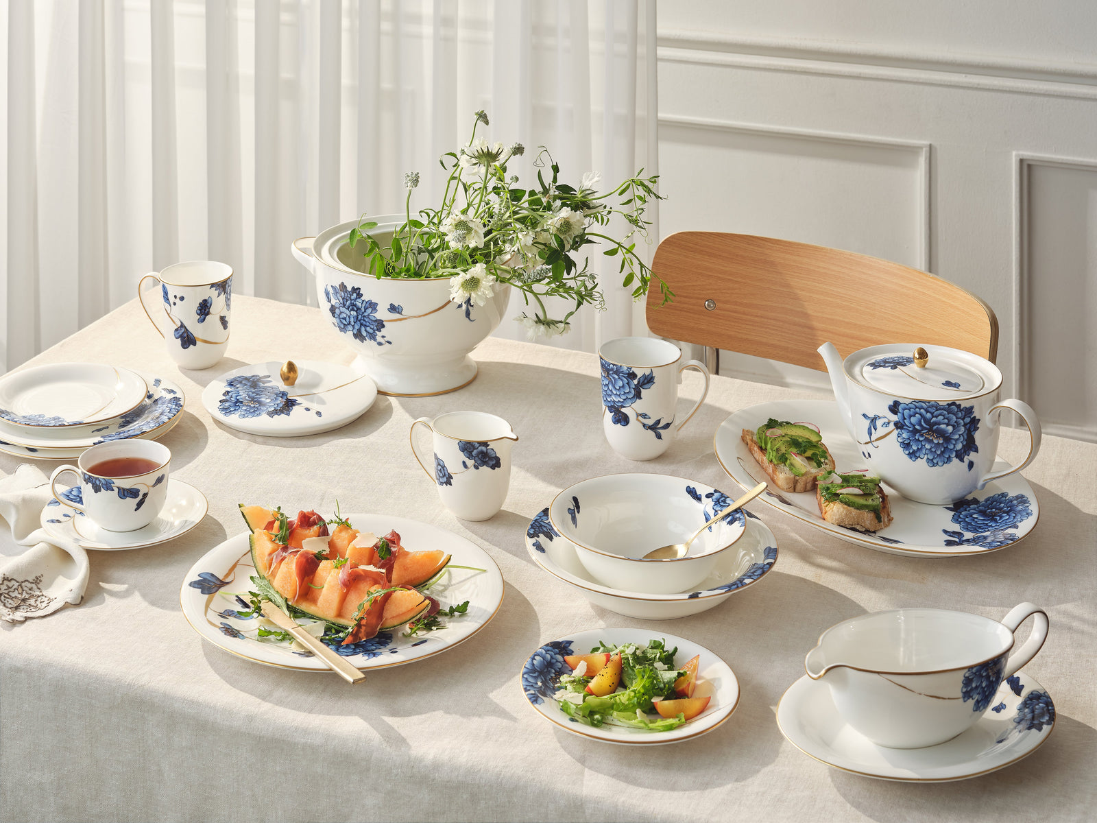 Prouna Emperor Flower 14" Oval Platter White Background Photo