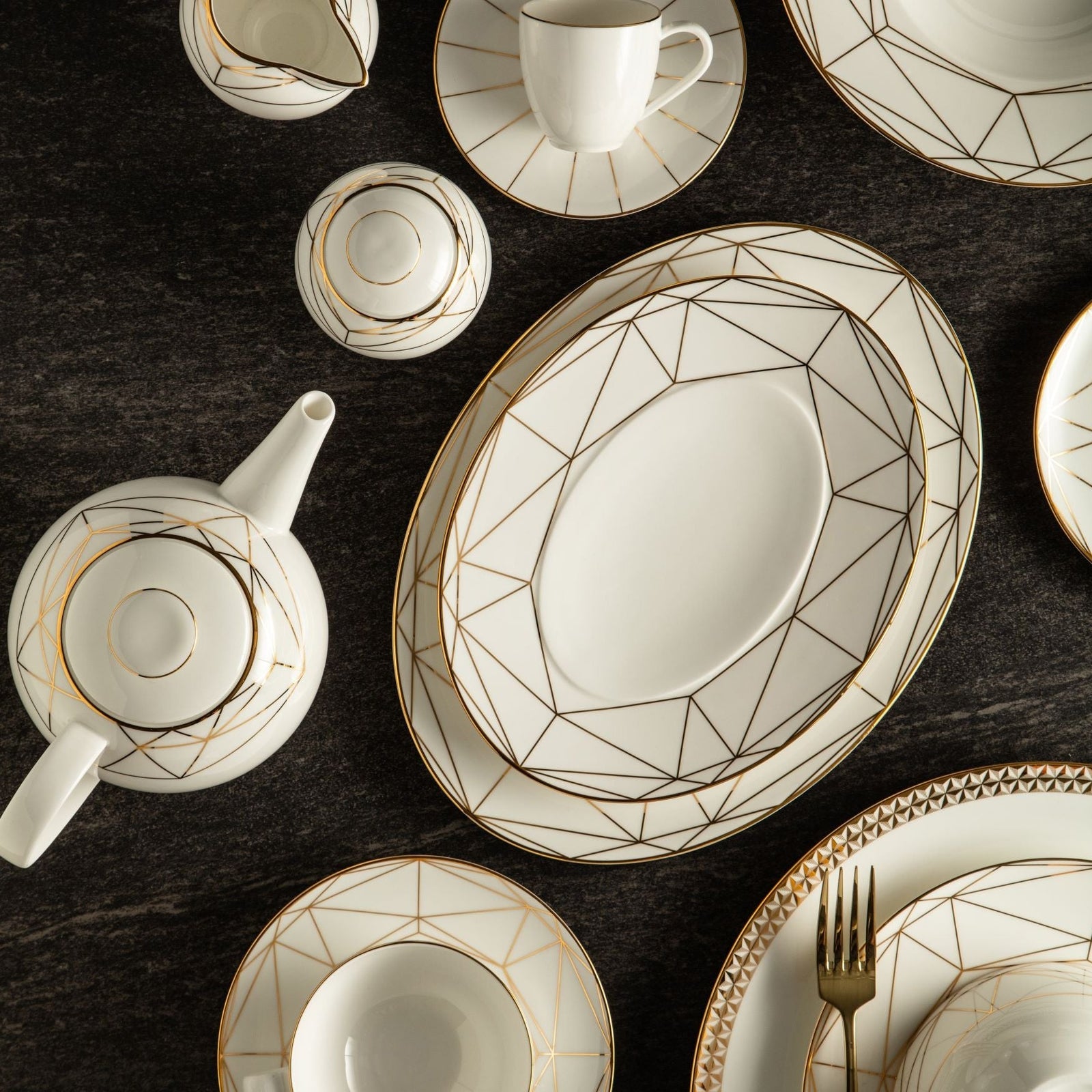 Prouna Gem Cut Gold 14" Oval Platter White Background Photo