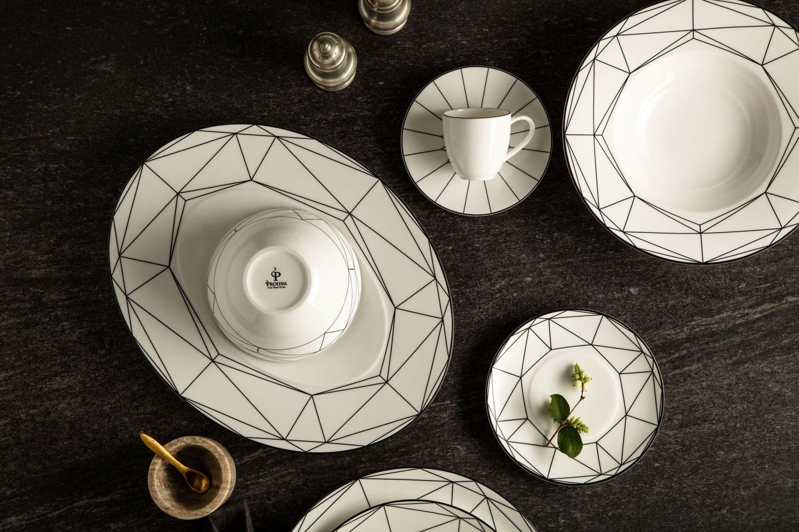 Prouna Gem Cut Onyx 14" Oval Platter White Background Photo