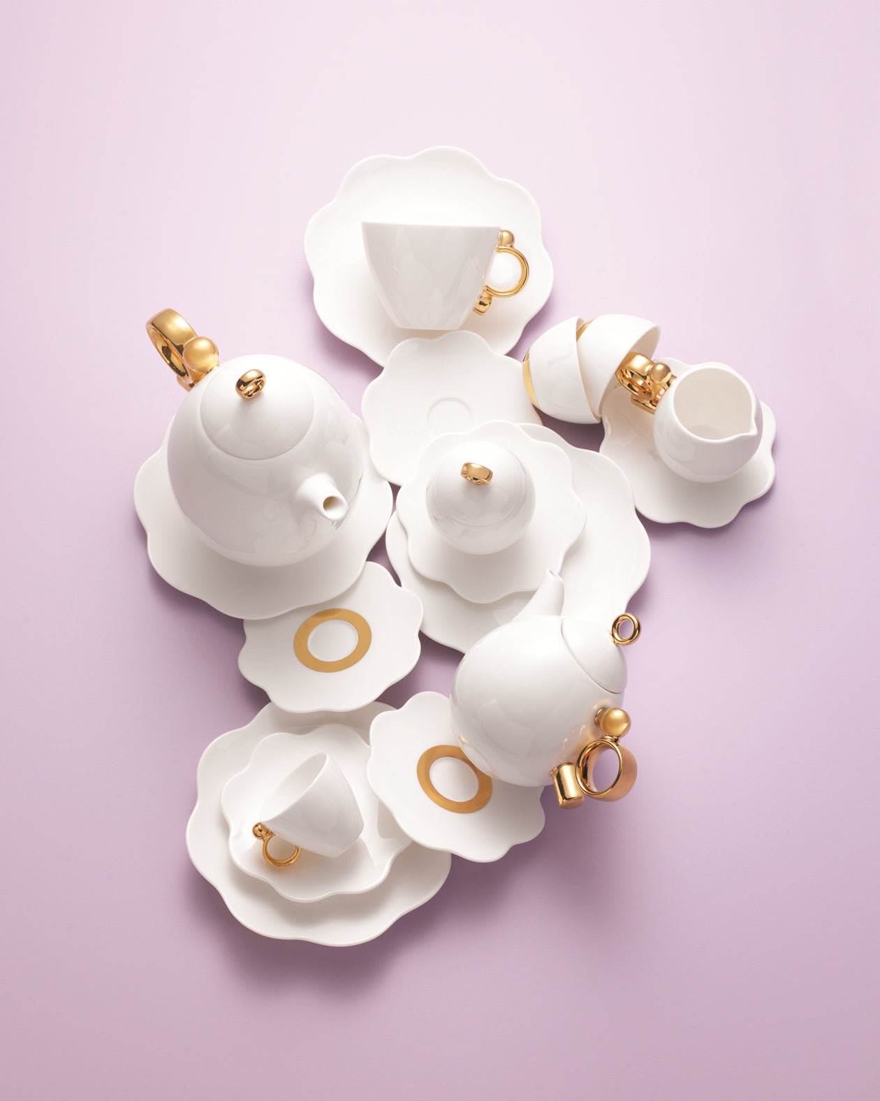 Prouna Geometrica Gold Lifestyle Photo