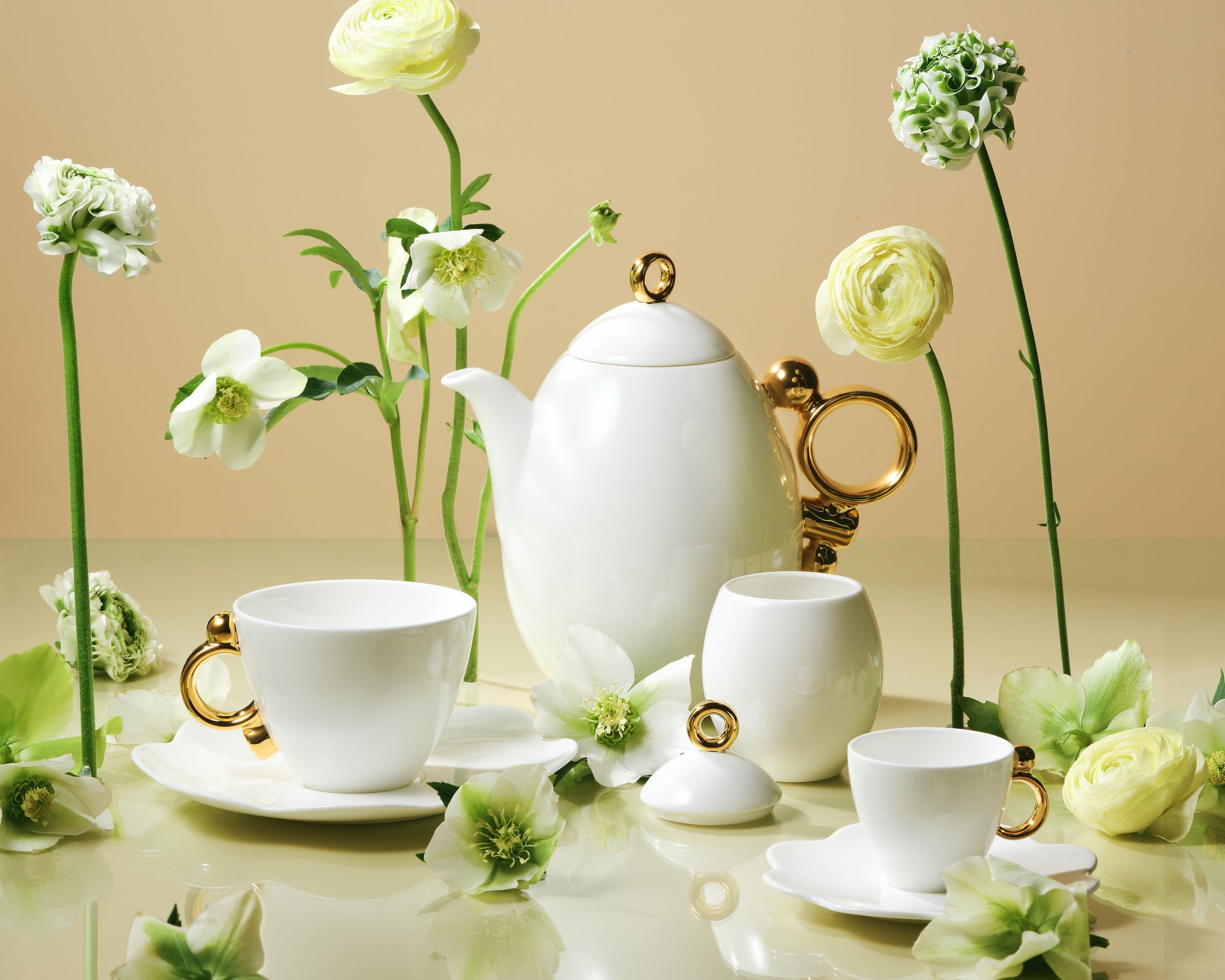 Prouna Geometrica Gold Lifestyle Photo