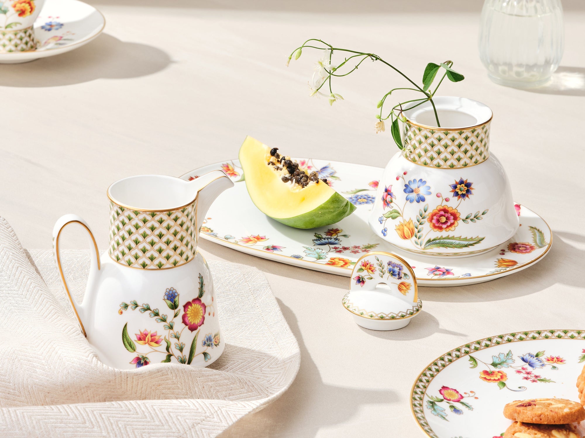 Prouna Gione Sugar Bowl & Creamer & Tray Set White Background Photo