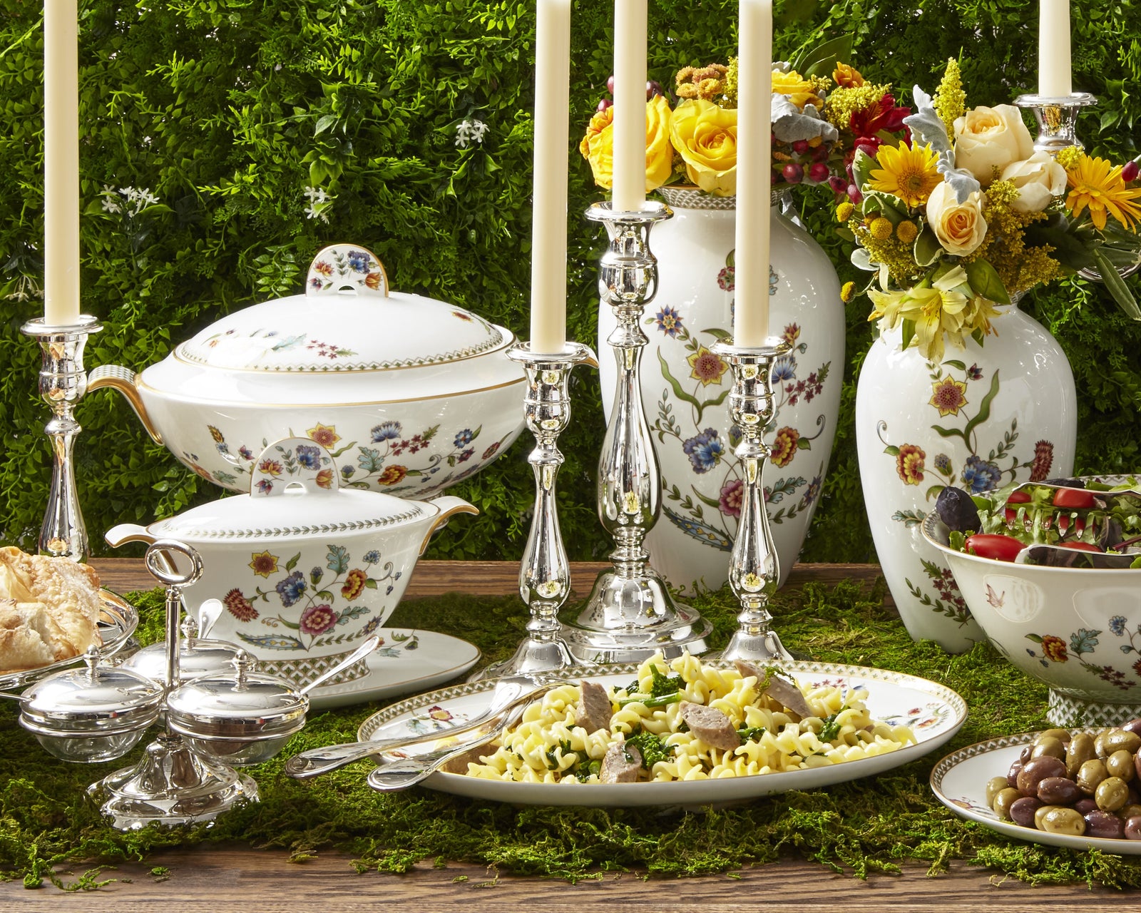 Prouna Gione Covered Vegetable Bowl / Soup Tureen Large White Background Photo