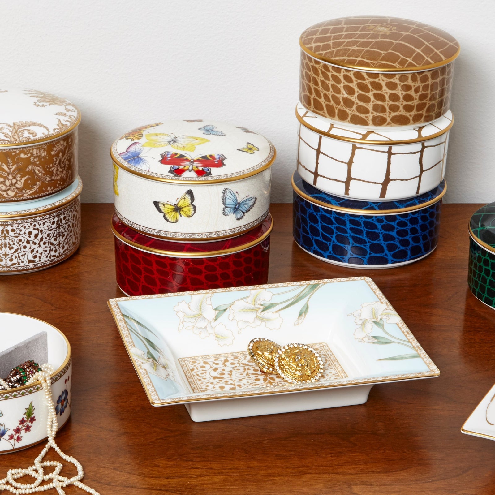 Prouna Iris Vide Poche/ Jewelry Tray White Background Photo