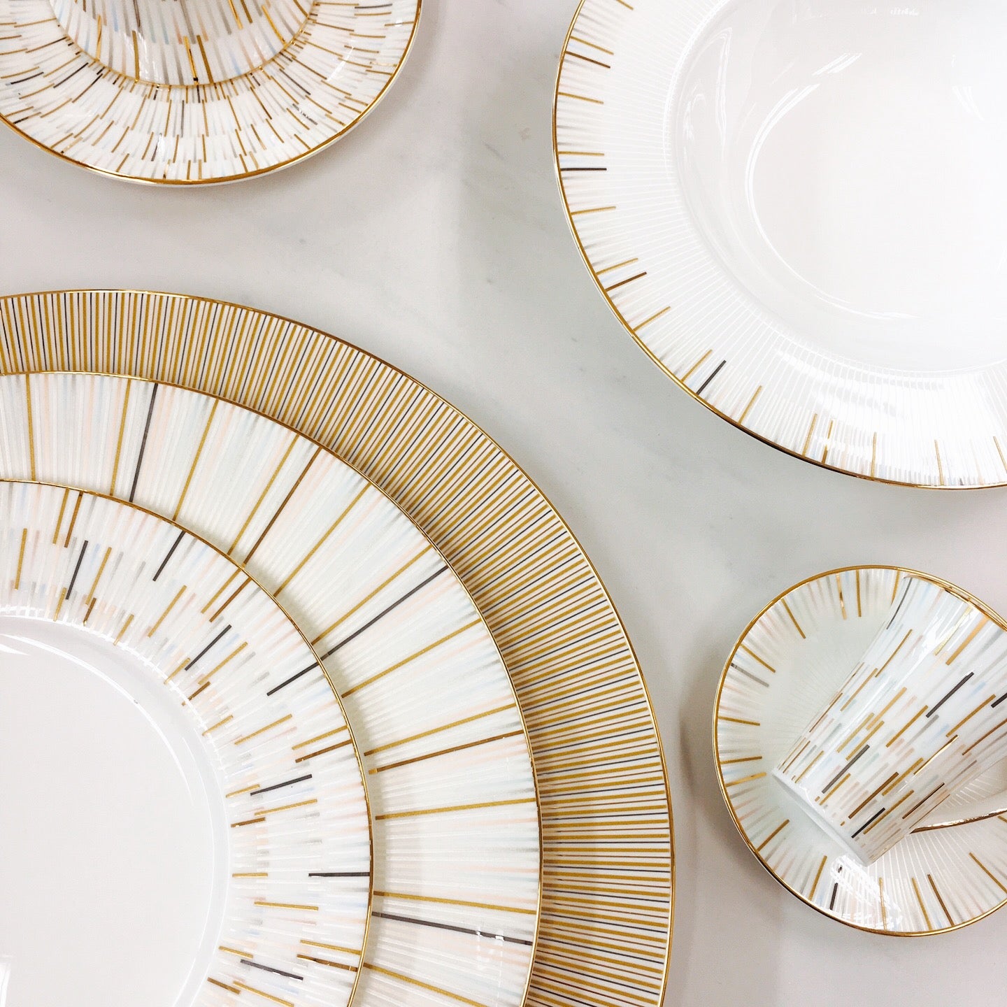 Prouna Luminous 9" Oval Platter White Background Photo