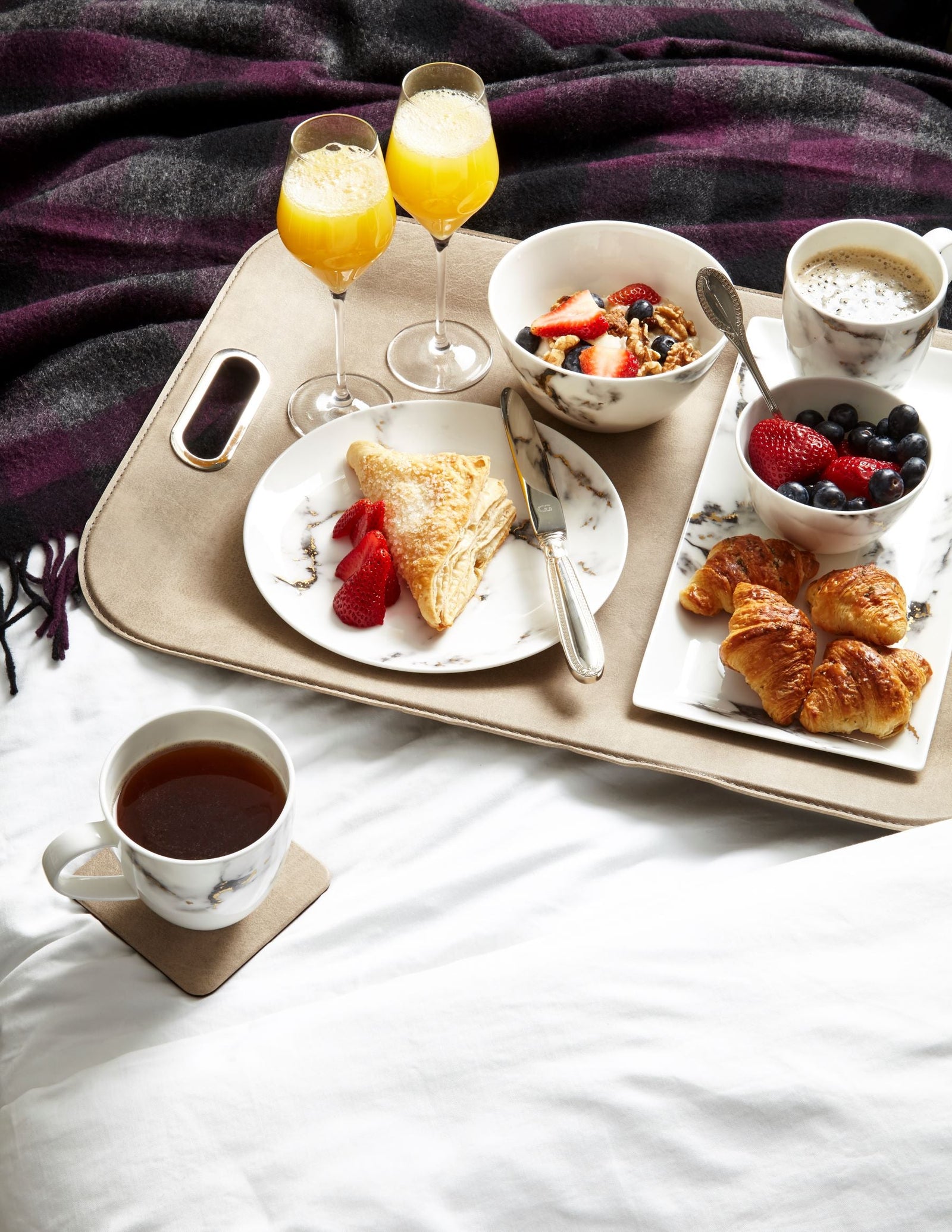 Prouna Marble Venice Fog Set of 2 Barrel Mugs White Background Photo