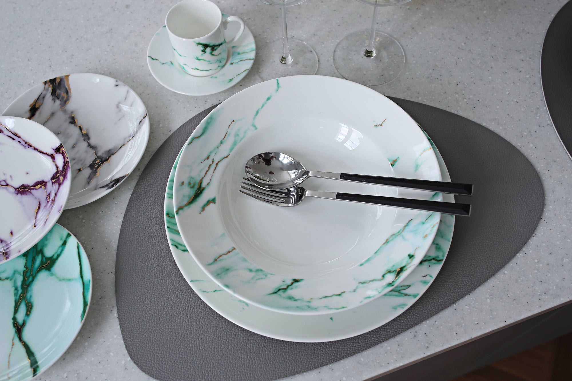Prouna Marble Verde Dinner Plate White Background Photo