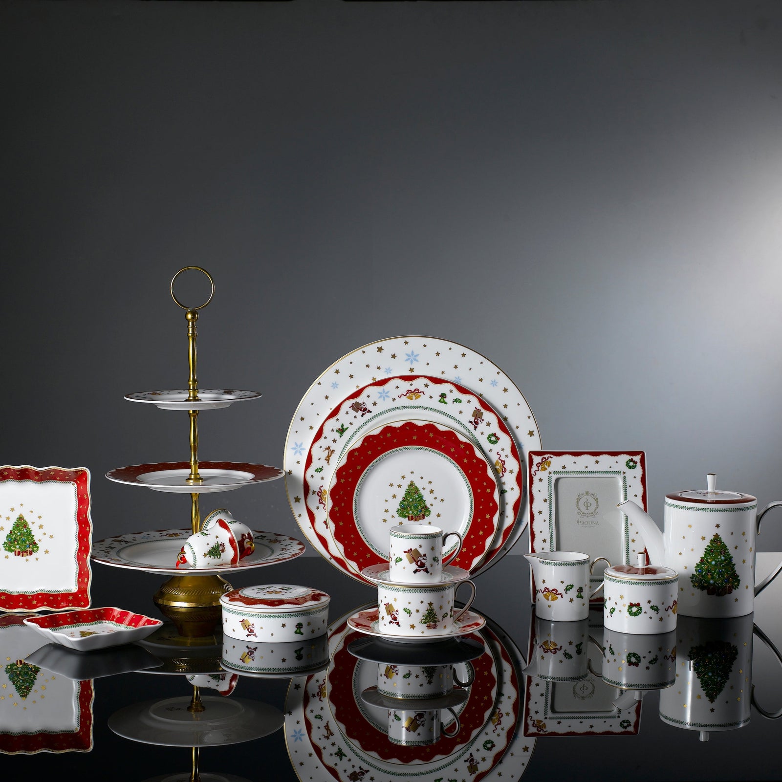 Prouna My Noel Large Round Platter White Background Photo