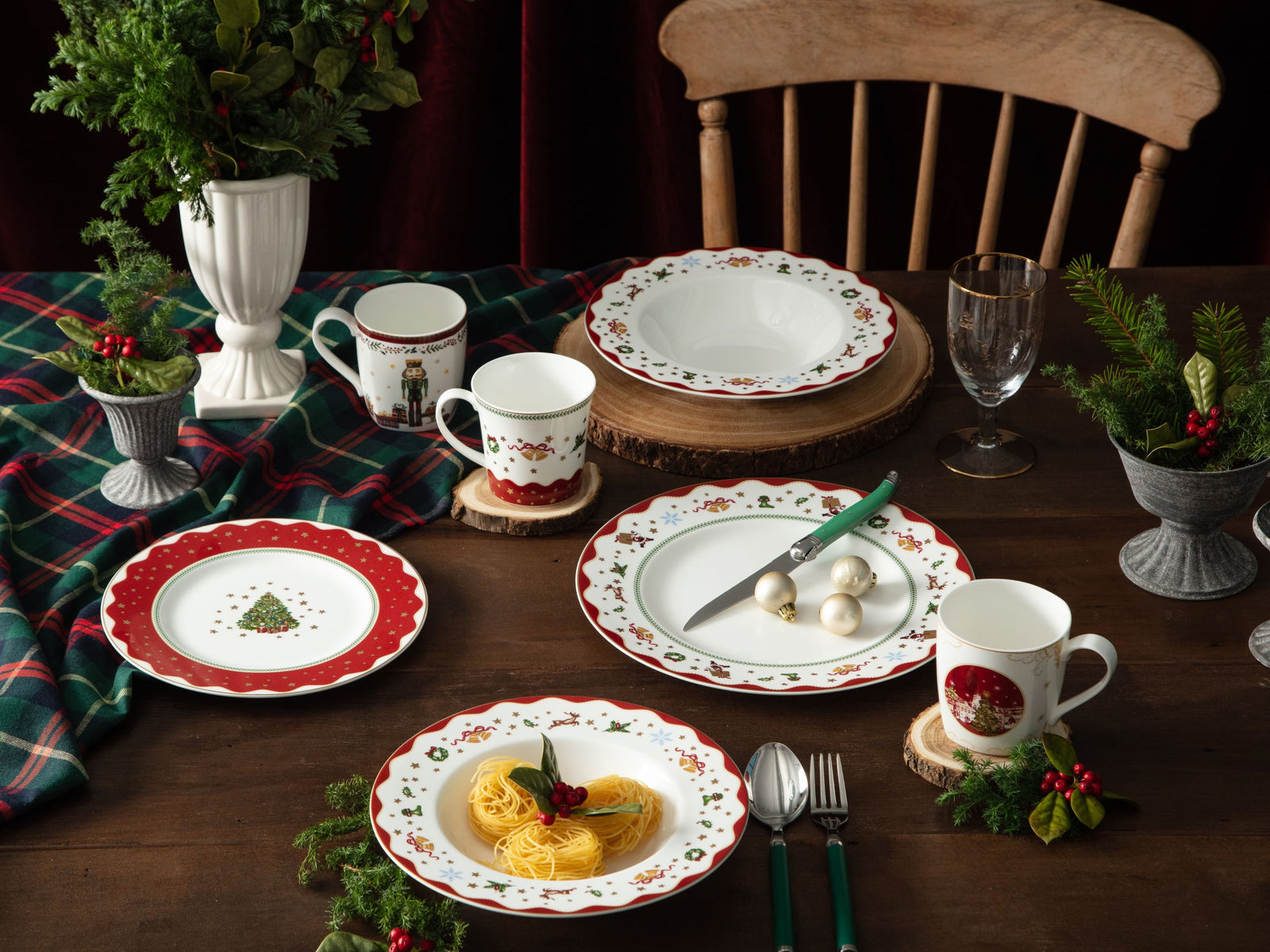 Prouna My Noel Rim Soup Bowl White Background Photo