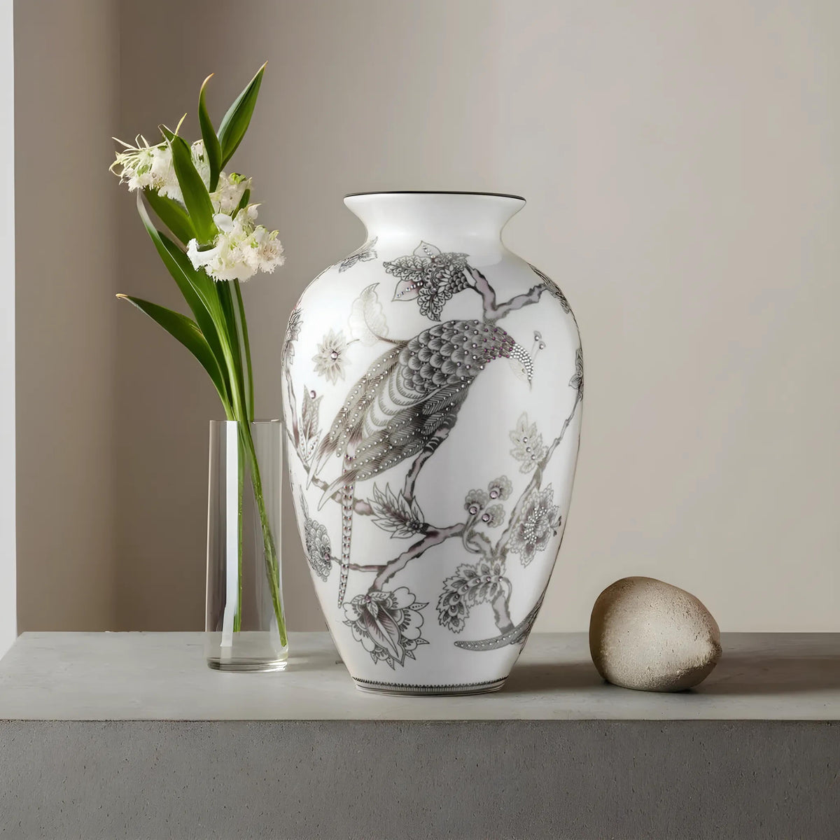 Prouna Pavo Silver Vase Lifestyle Photo