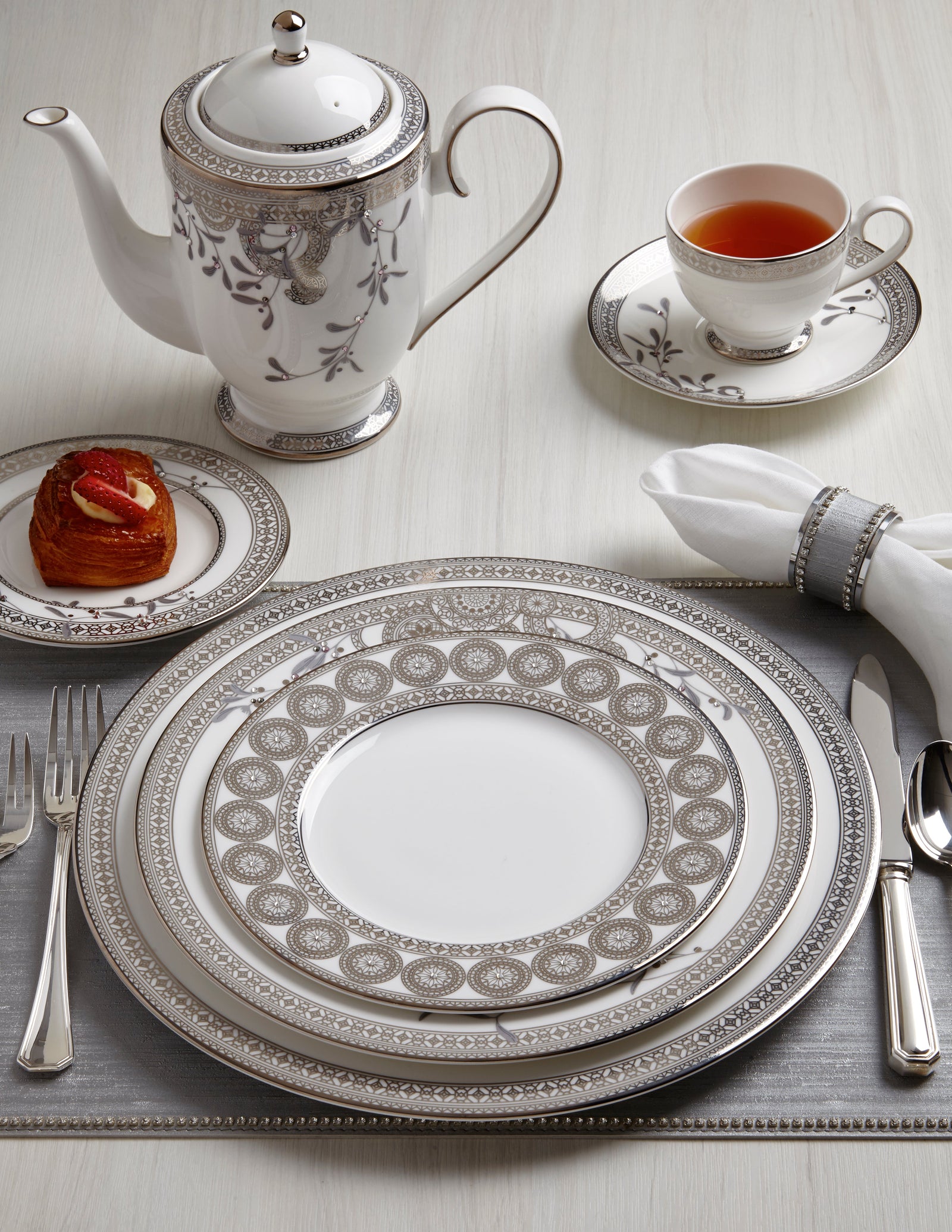 Prouna Platinum Leaves Charger Plate White Background Photo