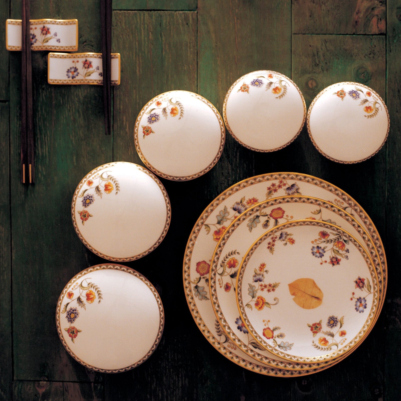 Prouna Gione Covered Bowl White Background Photo