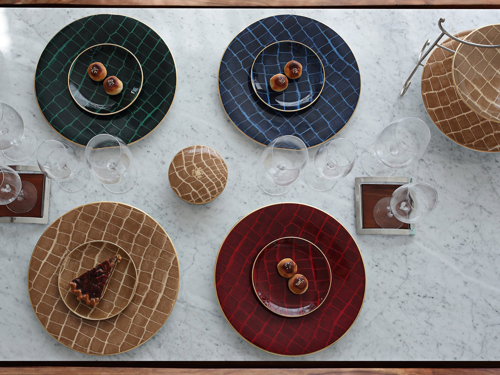 Prouna Alligator Multi Color Set of 4, Canapé Plates, Assorted Colors White Background Photo