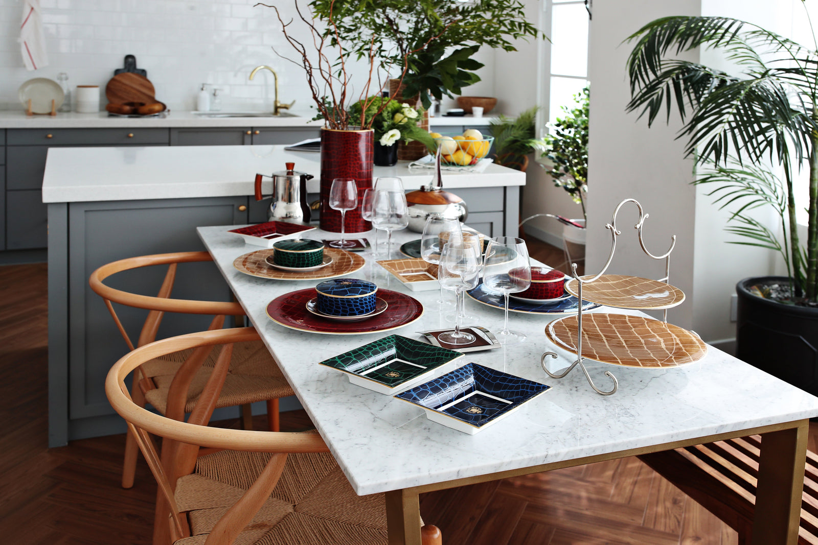 Prouna Alligator Emerald Tall Vase White Background Photo