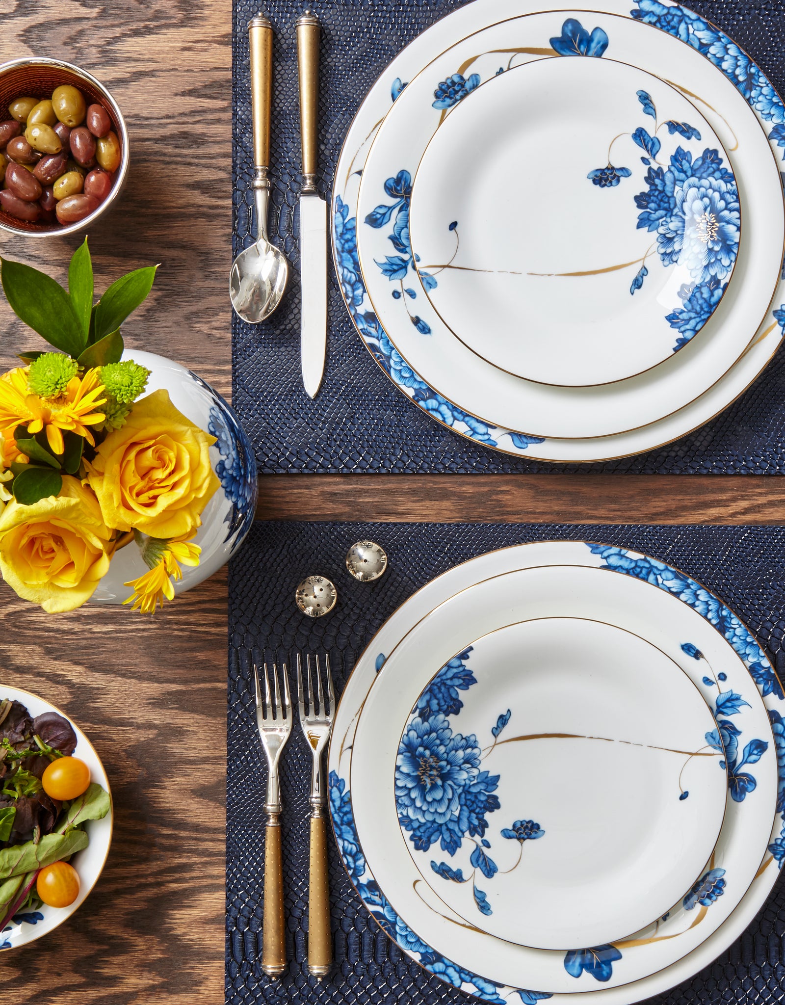 Prouna Emperor Flower Charger Plate / Round Serving Platter White Background Photo