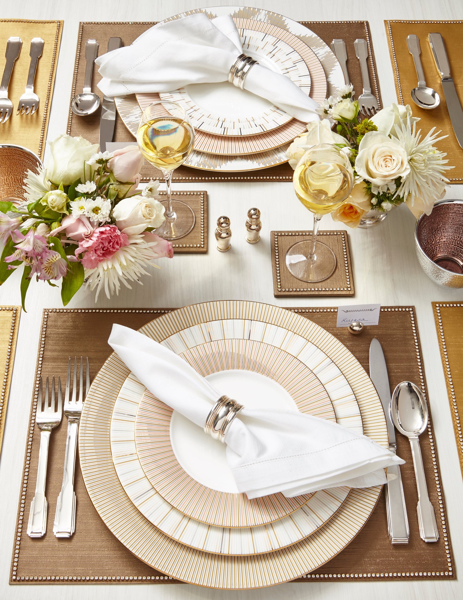 Prouna Luminous Round Platter / Charger Plate_A White Background Photo